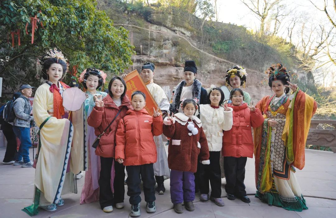 1738825779911961XCb0.jpg 齊云山祈福.jpg